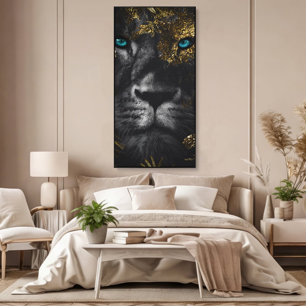 Tablou canvas cu tablou canvas cu leu si ochi albastri, in rama de aluminiu negru, pe perete intr-un dormitor